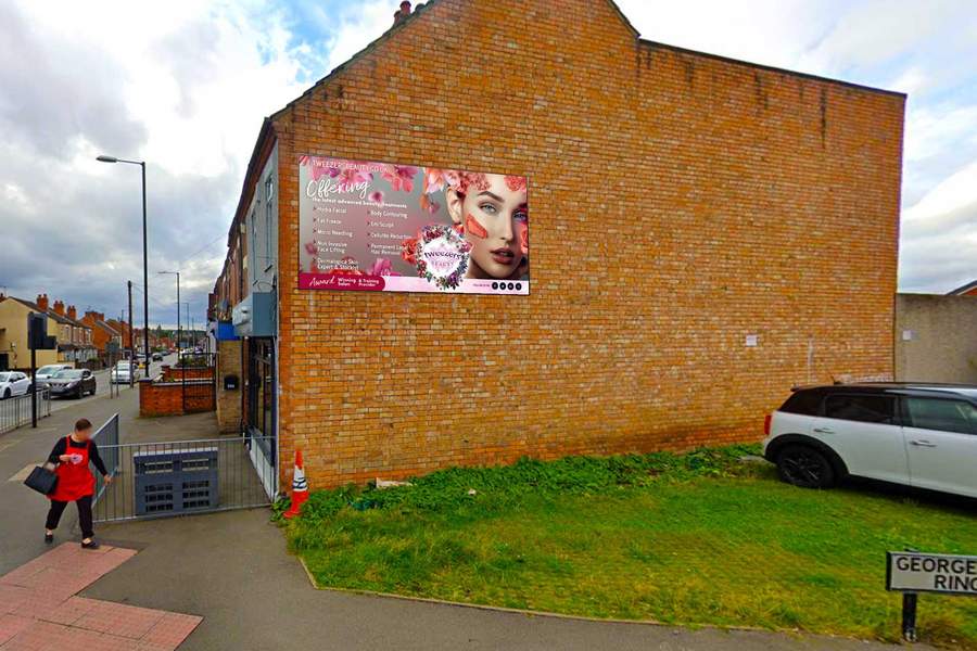 Signage and display for Tweezers